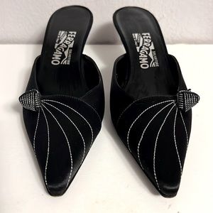 Derramamos size 8 black kitty heels
